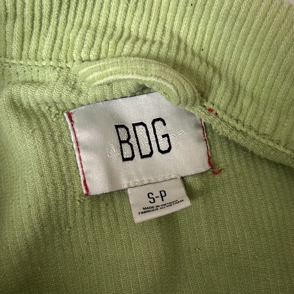 Cropped Green Jean Jacket - Picture 3 of 3